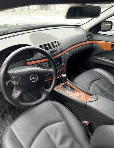 Черный Мерседес Е-Класс, объемом двигателя 2.15 л и пробегом 325 тыс. км за 6950 $, фото 6 на Automoto.ua