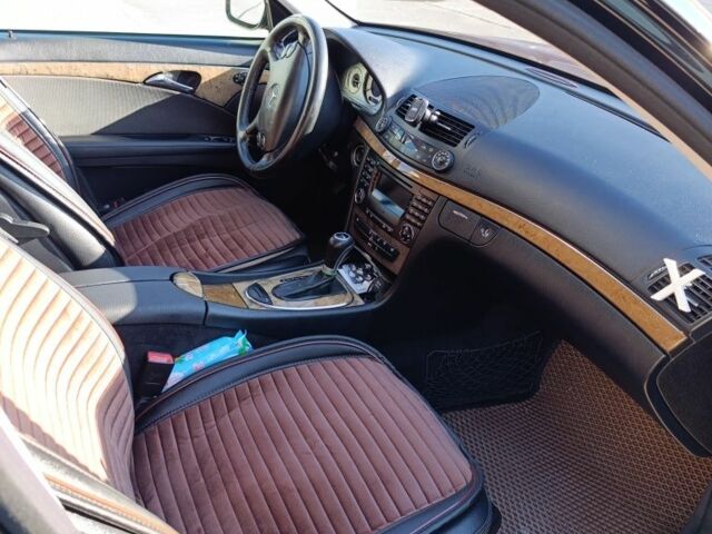 Черный Мерседес Е-Класс, объемом двигателя 2.1 л и пробегом 454 тыс. км за 7300 $, фото 5 на Automoto.ua