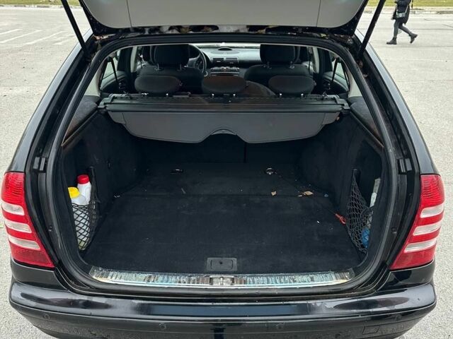 Черный Мерседес Е-Класс, объемом двигателя 2.1 л и пробегом 272 тыс. км за 5500 $, фото 4 на Automoto.ua