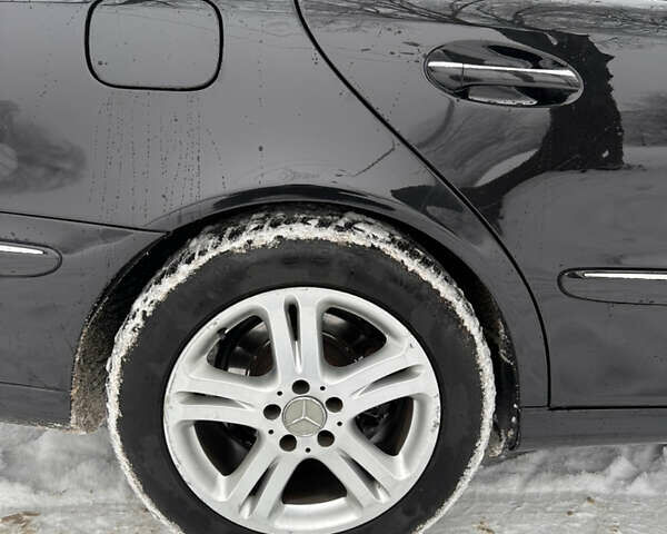 Черный Мерседес Е-Класс, объемом двигателя 2.2 л и пробегом 235 тыс. км за 8499 $, фото 29 на Automoto.ua