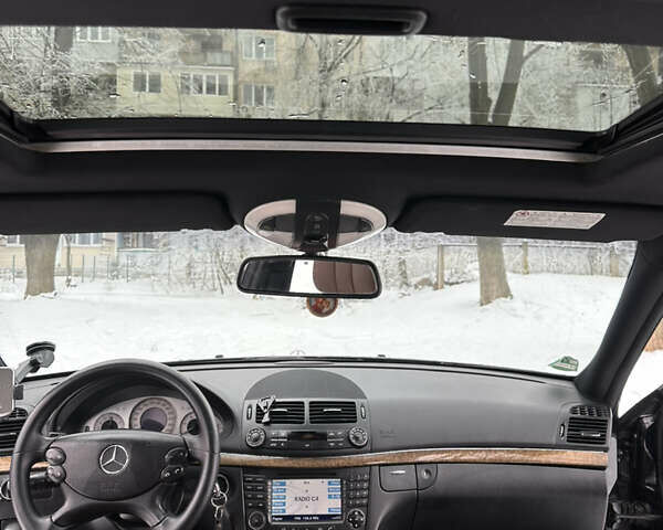 Черный Мерседес Е-Класс, объемом двигателя 2.2 л и пробегом 235 тыс. км за 8499 $, фото 19 на Automoto.ua