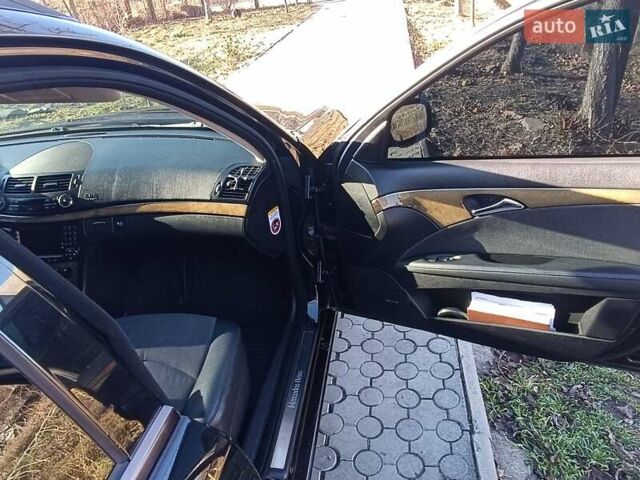 Черный Мерседес Е-Класс, объемом двигателя 2.99 л и пробегом 330 тыс. км за 8000 $, фото 14 на Automoto.ua