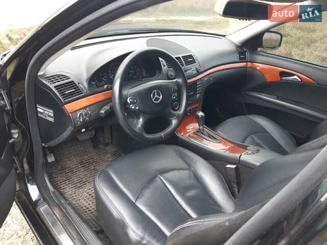 Чорний Мерседес Е-Клас, об'ємом двигуна 2.2 л та пробігом 324 тис. км за 9300 $, фото 1 на Automoto.ua