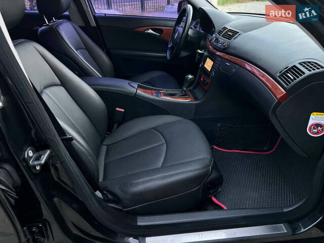 Чорний Мерседес Е-Клас, об'ємом двигуна 2.1 л та пробігом 236 тис. км за 7999 $, фото 25 на Automoto.ua