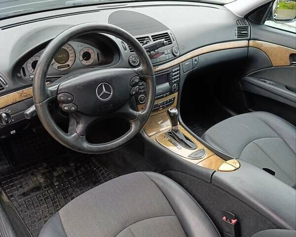 Черный Мерседес Е-Класс, объемом двигателя 2.99 л и пробегом 318 тыс. км за 8200 $, фото 10 на Automoto.ua