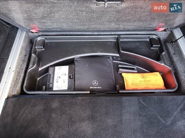 Черный Мерседес Е-Класс, объемом двигателя 2.99 л и пробегом 370 тыс. км за 9600 $, фото 3 на Automoto.ua