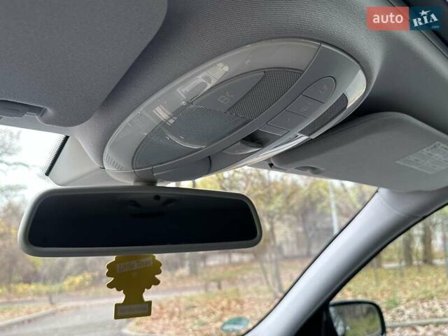 Черный Мерседес Е-Класс, объемом двигателя 2.2 л и пробегом 258 тыс. км за 11500 $, фото 72 на Automoto.ua