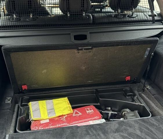 Черный Мерседес Е-Класс, объемом двигателя 3 л и пробегом 300 тыс. км за 4900 $, фото 22 на Automoto.ua