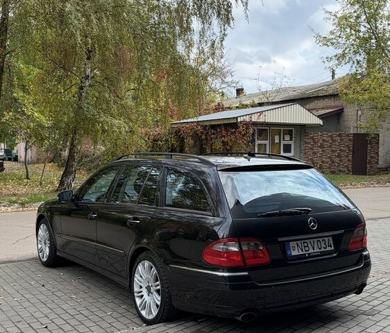 Черный Мерседес Е-Класс, объемом двигателя 3 л и пробегом 300 тыс. км за 4900 $, фото 8 на Automoto.ua