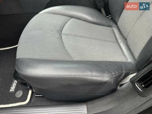 Черный Мерседес Е-Класс, объемом двигателя 2.2 л и пробегом 258 тыс. км за 11500 $, фото 38 на Automoto.ua