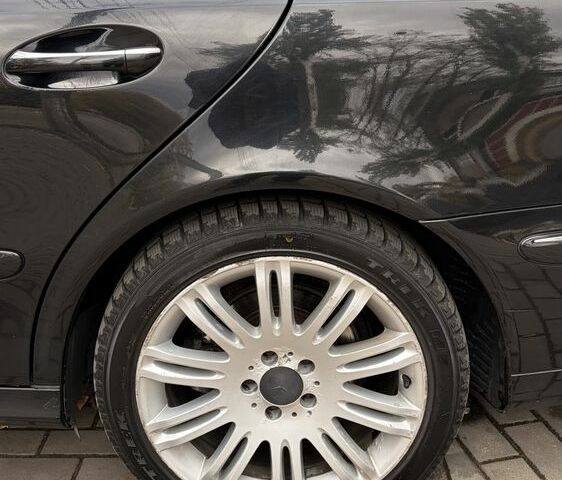 Черный Мерседес Е-Класс, объемом двигателя 3 л и пробегом 300 тыс. км за 4900 $, фото 10 на Automoto.ua