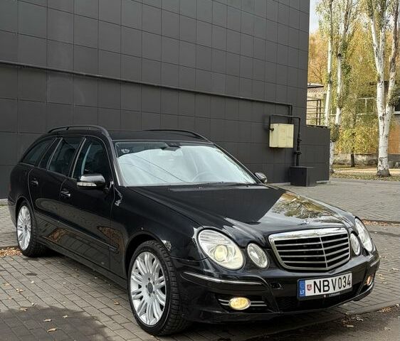 Черный Мерседес Е-Класс, объемом двигателя 3 л и пробегом 300 тыс. км за 4900 $, фото 4 на Automoto.ua