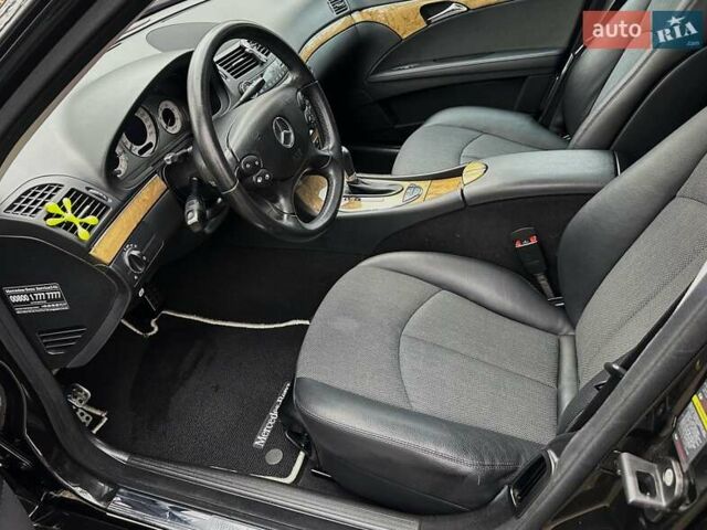 Черный Мерседес Е-Класс, объемом двигателя 2.2 л и пробегом 258 тыс. км за 11500 $, фото 34 на Automoto.ua