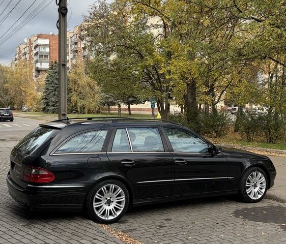 Черный Мерседес Е-Класс, объемом двигателя 3 л и пробегом 300 тыс. км за 4900 $, фото 6 на Automoto.ua
