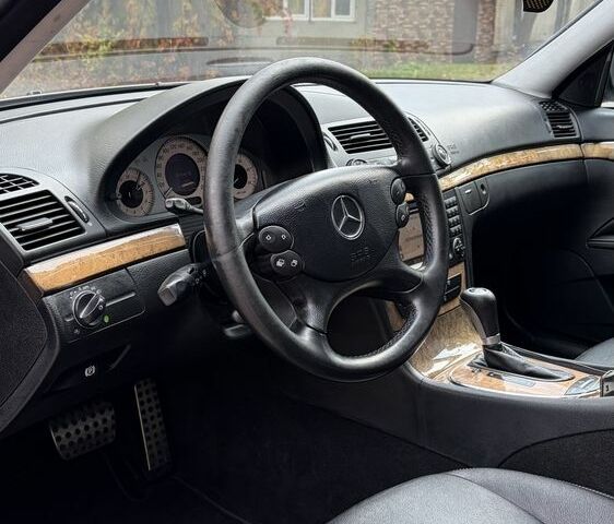 Черный Мерседес Е-Класс, объемом двигателя 3 л и пробегом 300 тыс. км за 4900 $, фото 14 на Automoto.ua