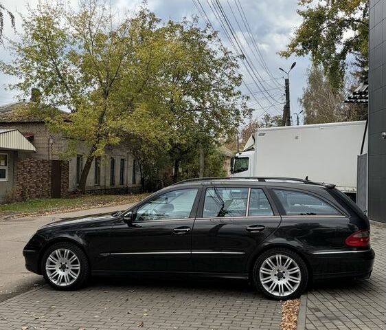 Черный Мерседес Е-Класс, объемом двигателя 3 л и пробегом 300 тыс. км за 4900 $, фото 9 на Automoto.ua