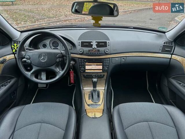 Черный Мерседес Е-Класс, объемом двигателя 2.2 л и пробегом 258 тыс. км за 11500 $, фото 60 на Automoto.ua