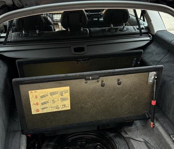 Черный Мерседес Е-Класс, объемом двигателя 3 л и пробегом 300 тыс. км за 4900 $, фото 21 на Automoto.ua