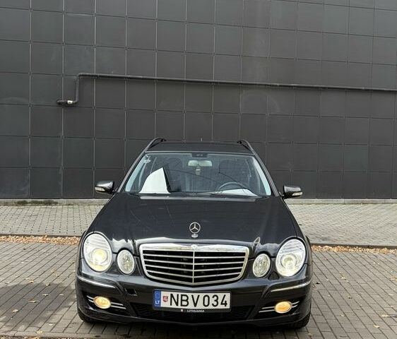 Черный Мерседес Е-Класс, объемом двигателя 3 л и пробегом 300 тыс. км за 4900 $, фото 2 на Automoto.ua
