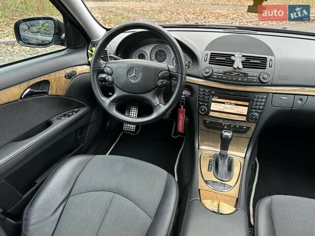 Черный Мерседес Е-Класс, объемом двигателя 2.2 л и пробегом 258 тыс. км за 11500 $, фото 62 на Automoto.ua