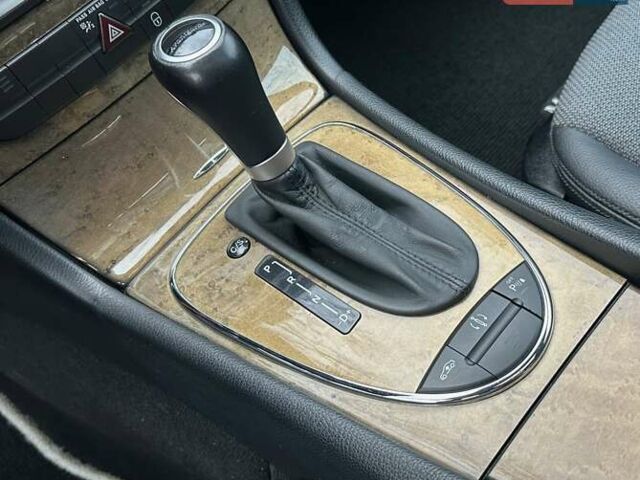 Черный Мерседес Е-Класс, объемом двигателя 2.2 л и пробегом 258 тыс. км за 11500 $, фото 69 на Automoto.ua