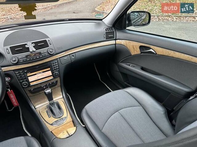 Черный Мерседес Е-Класс, объемом двигателя 2.2 л и пробегом 258 тыс. км за 11500 $, фото 61 на Automoto.ua