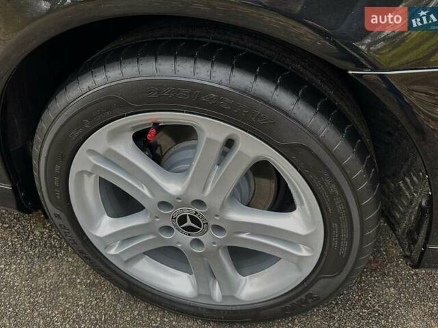 Черный Мерседес Е-Класс, объемом двигателя 2.15 л и пробегом 258 тыс. км за 11999 $, фото 29 на Automoto.ua