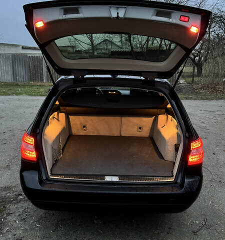 Черный Мерседес Е-Класс, объемом двигателя 2.14 л и пробегом 367 тыс. км за 10300 $, фото 8 на Automoto.ua