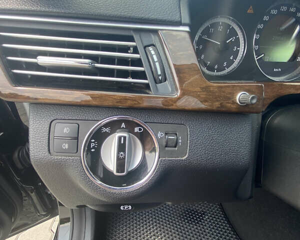 Черный Мерседес Е-Класс, объемом двигателя 2.14 л и пробегом 210 тыс. км за 11800 $, фото 20 на Automoto.ua