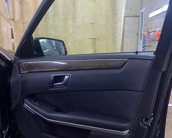 Чорний Мерседес Е-Клас, об'ємом двигуна 2.2 л та пробігом 287 тис. км за 12395 $, фото 2 на Automoto.ua