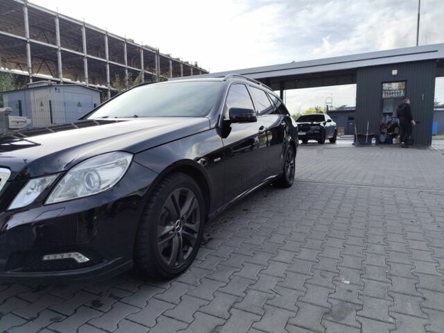 Мерседес Е-Клас 2010 у Яворове на Automoto.ua Чорний Мерседес Е-Клас, об'ємом двигуна 2.1 л та пробігом 290 тис. км за 11500 $, фото 5 на Automoto.ua