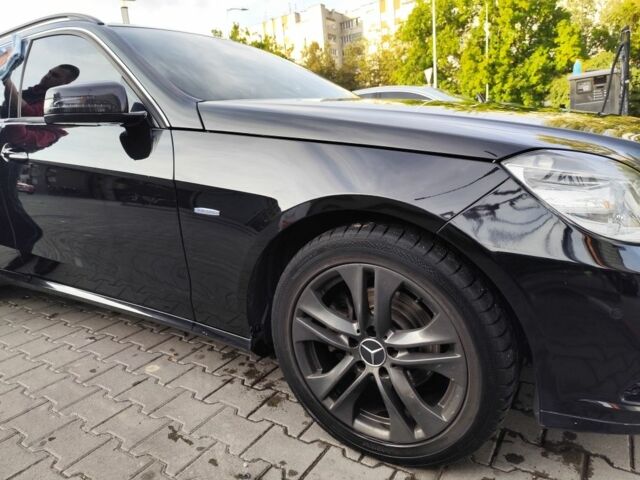 Мерседес Е-Клас 2010 у Яворове на Automoto.ua Чорний Мерседес Е-Клас, об'ємом двигуна 2.1 л та пробігом 290 тис. км за 11500 $, фото 3 на Automoto.ua