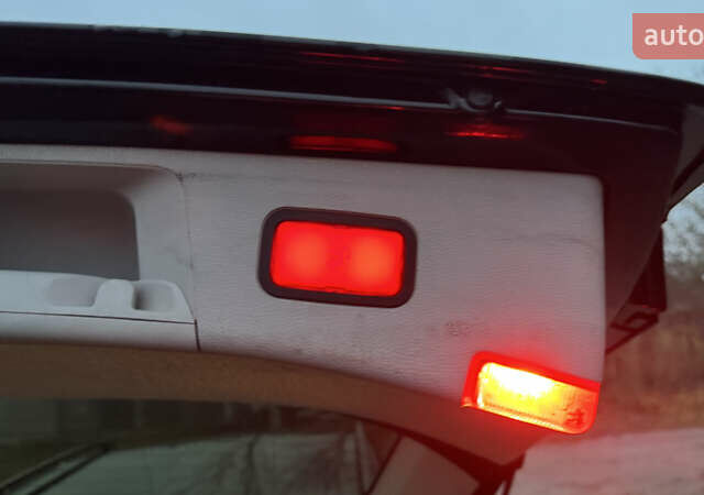 Черный Мерседес Е-Класс, объемом двигателя 2.14 л и пробегом 367 тыс. км за 10300 $, фото 7 на Automoto.ua