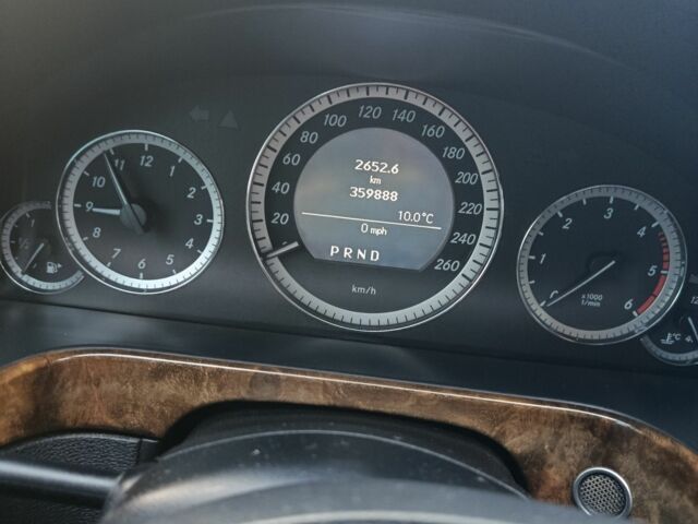 Черный Мерседес Е-Класс, объемом двигателя 2.1 л и пробегом 359 тыс. км за 9000 $, фото 1 на Automoto.ua