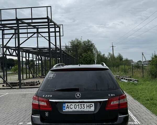 Черный Мерседес Е-Класс, объемом двигателя 2.14 л и пробегом 326 тыс. км за 9500 $, фото 4 на Automoto.ua