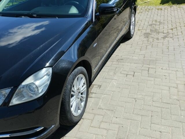 Черный Мерседес Е-Класс, объемом двигателя 2.1 л и пробегом 359 тыс. км за 9000 $, фото 11 на Automoto.ua