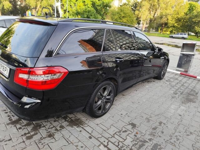 Мерседес Е-Клас 2010 у Яворове на Automoto.ua Чорний Мерседес Е-Клас, об'ємом двигуна 2.1 л та пробігом 290 тис. км за 11500 $, фото 1 на Automoto.ua
