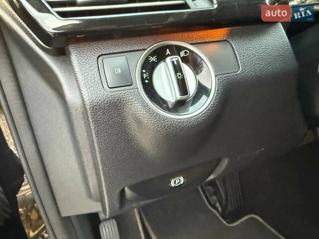 Мерседес Е-Клас 2010 у Коломые на Automoto.ua Чорний Мерседес Е-Клас, об'ємом двигуна 2.14 л та пробігом 374 тис. км за 10999 $, фото 32 на Automoto.ua