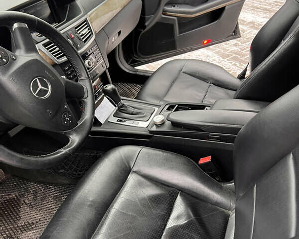 Черный Мерседес Е-Класс, объемом двигателя 2.14 л и пробегом 450 тыс. км за 10300 $, фото 19 на Automoto.ua