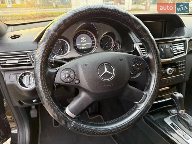 Мерседес Е-Клас 2010 у Коломые на Automoto.ua Чорний Мерседес Е-Клас, об'ємом двигуна 2.14 л та пробігом 374 тис. км за 10999 $, фото 35 на Automoto.ua