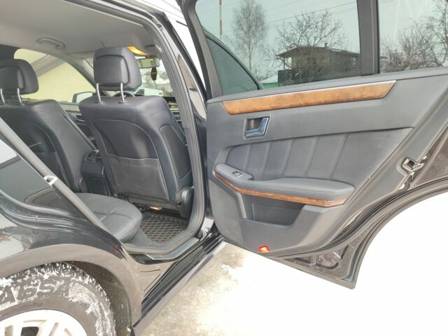 Черный Мерседес Е-Класс, объемом двигателя 3 л и пробегом 340 тыс. км за 11700 $, фото 20 на Automoto.ua