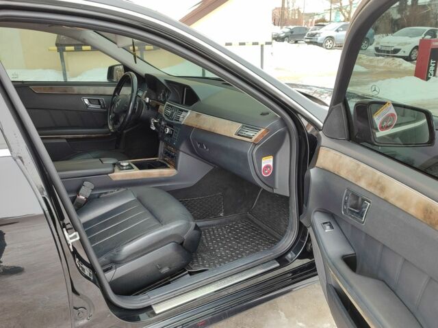 Черный Мерседес Е-Класс, объемом двигателя 3 л и пробегом 340 тыс. км за 11700 $, фото 9 на Automoto.ua