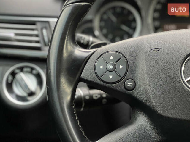Мерседес Е-Класс 2011 в Львове на Automoto.ua Черный Мерседес Е-Класс, объемом двигателя 2.2 л и пробегом 339 тыс. км за 13250 $, фото 12 на Automoto.ua