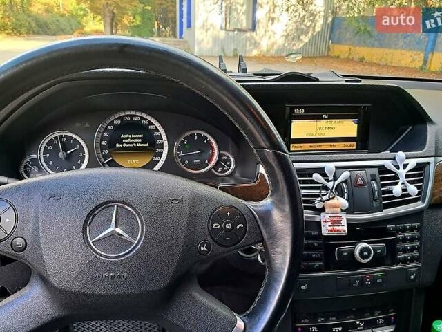 Черный Мерседес Е-Класс, объемом двигателя 2.1 л и пробегом 400 тыс. км за 11999 $, фото 9 на Automoto.ua