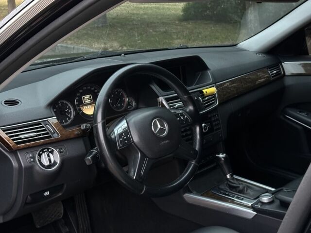 Чорний Мерседес Е-Клас, об'ємом двигуна 2.1 л та пробігом 267 тис. км за 10500 $, фото 4 на Automoto.ua