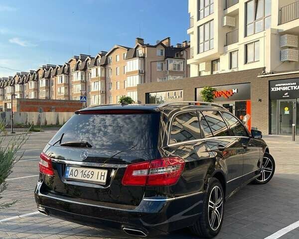 Черный Мерседес Е-Класс, объемом двигателя 2.14 л и пробегом 304 тыс. км за 11000 $, фото 4 на Automoto.ua