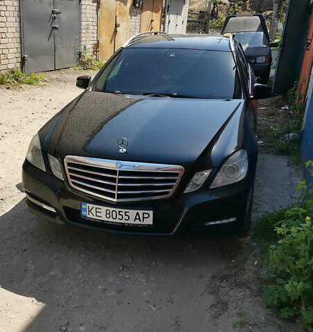 Черный Мерседес Е-Класс, объемом двигателя 2.14 л и пробегом 385 тыс. км за 11000 $, фото 6 на Automoto.ua