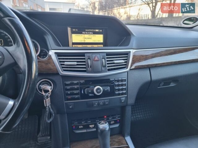 Черный Мерседес Е-Класс, объемом двигателя 2.14 л и пробегом 304 тыс. км за 10200 $, фото 10 на Automoto.ua
