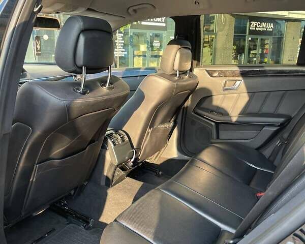 Черный Мерседес Е-Класс, объемом двигателя 2.14 л и пробегом 304 тыс. км за 11000 $, фото 5 на Automoto.ua