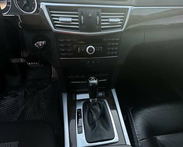 Чорний Мерседес Е-Клас, об'ємом двигуна 2.1 л та пробігом 293 тис. км за 13750 $, фото 8 на Automoto.ua